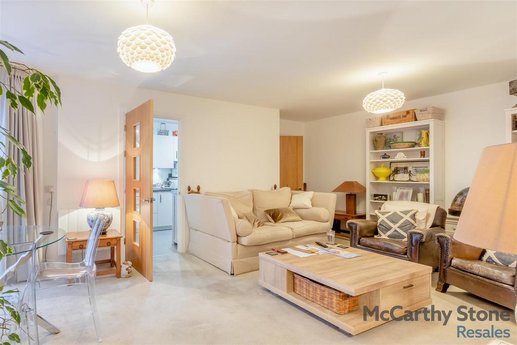 8676278-interior01.jpg