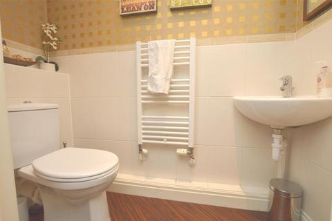 4 bedroom semi-detached house to rent, Academy Fields Road, Romford RM2