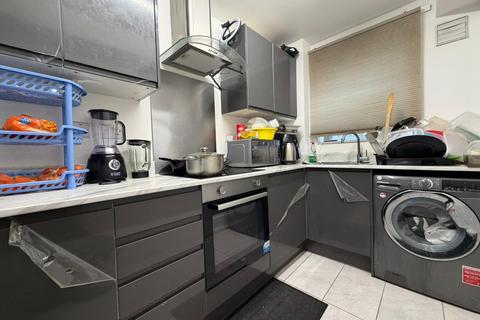 1 bedroom flat to rent, Cherry Blossom Close, Palmers Green, N13