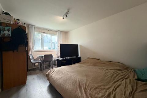 1 bedroom flat to rent, Cherry Blossom Close, Palmers Green, N13