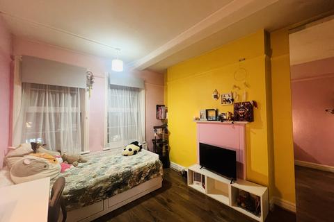 1 bedroom flat to rent, Frinton Mews, Ilford IG2