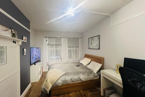 1 bedroom flat to rent, Frinton Mews, Ilford IG2