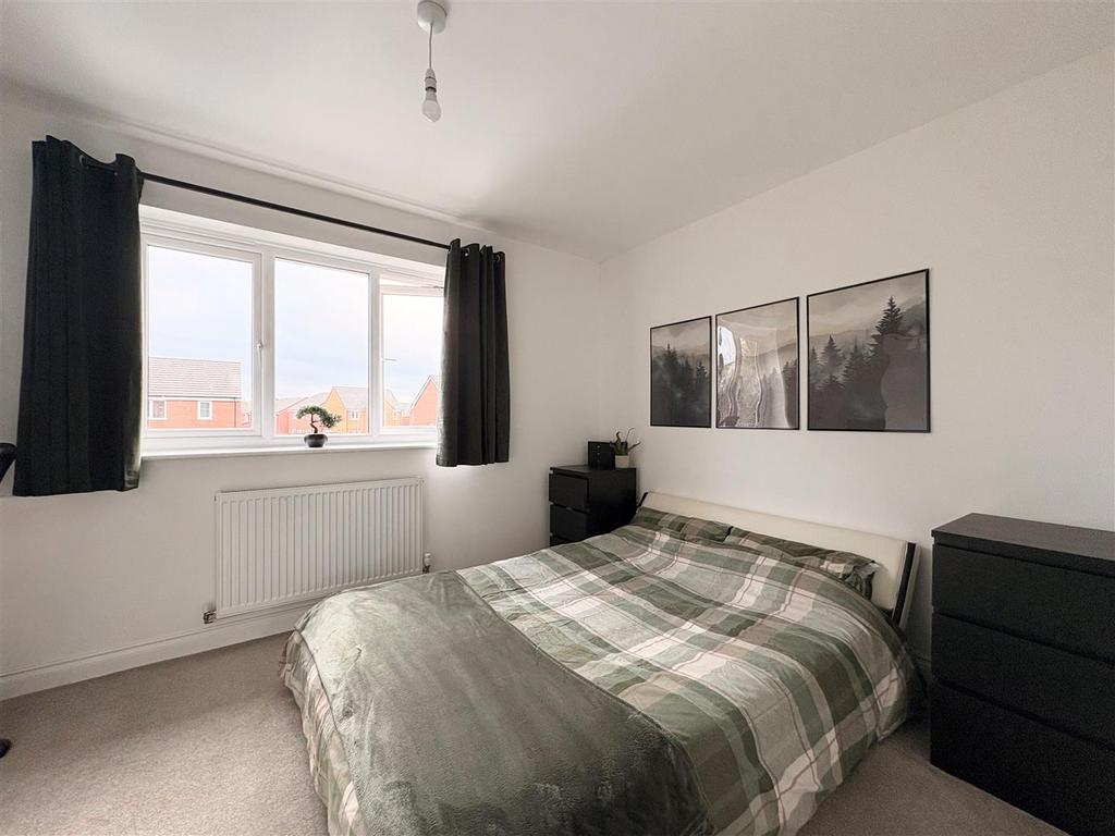 Bedroom 1.jpg
