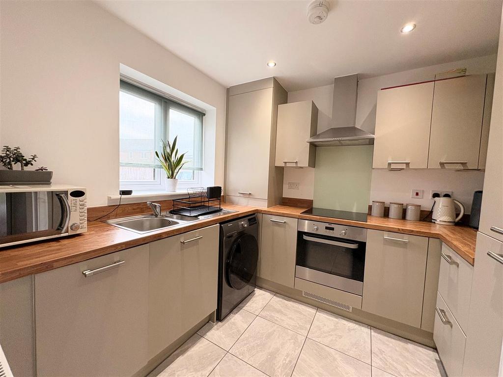 Kitchen 2.jpg