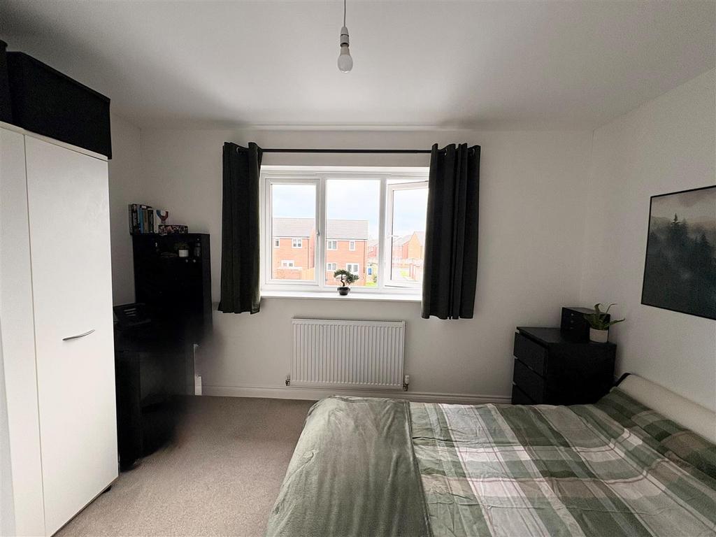 Bedroom 1 (2).jpg