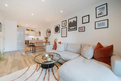 1 bedroom flat to rent, Bridges Court Road, London SW11