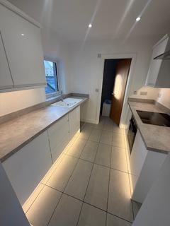 3 bedroom flat to rent, Seabourne Road, Bournemouth, BH5