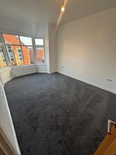 3 bedroom flat to rent, Seabourne Road, Bournemouth, BH5