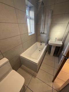 3 bedroom flat to rent, Seabourne Road, Bournemouth, BH5