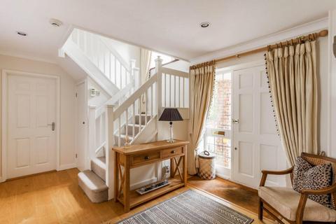 Harriotts Lane, Ashtead, KT21
