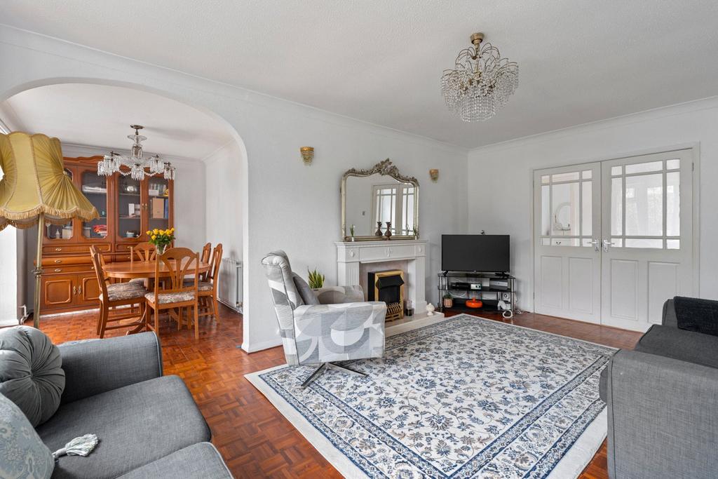 Lounge/Dining Room