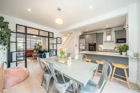 3 bedroom house to rent, Brierley Road, London SW12