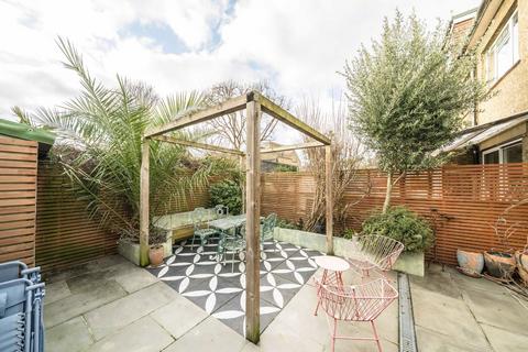 3 bedroom house to rent, Brierley Road, London SW12