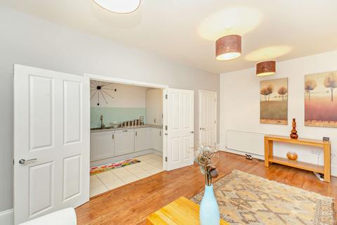 2 bedroom flat for sale, Garth Court, Bicester OX26