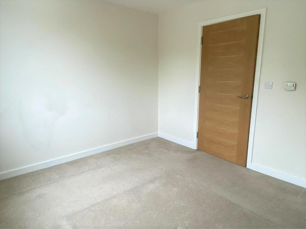 Bedroom 1.jpg