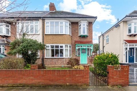 Chester Avenue, Upminster, RM14