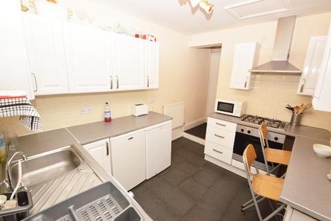 3 bedroom terraced house to rent, Olivia Grove, Manchester M14