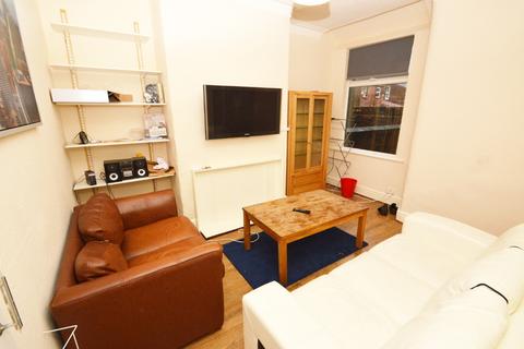 3 bedroom terraced house to rent, Olivia Grove, Manchester M14