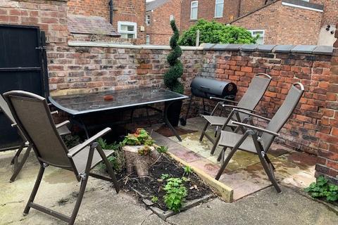 3 bedroom terraced house to rent, Olivia Grove, Manchester M14