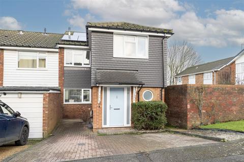 4 bedroom end of terrace house for sale, Wendover Close, Harpenden