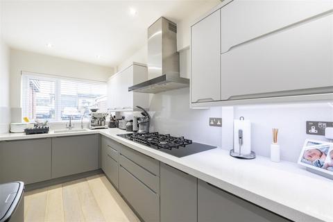 4 bedroom end of terrace house for sale, Wendover Close, Harpenden