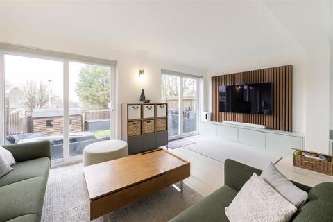 4 bedroom end of terrace house for sale, Wendover Close, Harpenden