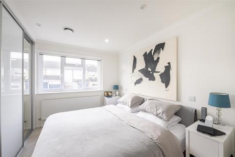 4 bedroom end of terrace house for sale, Wendover Close, Harpenden