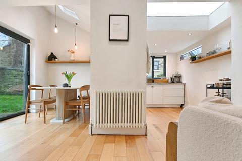 3 bedroom semi-detached house for sale, Horsforth, Leeds LS18