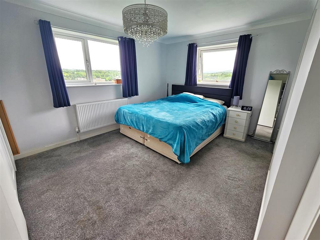 Bedroom 1.jpg