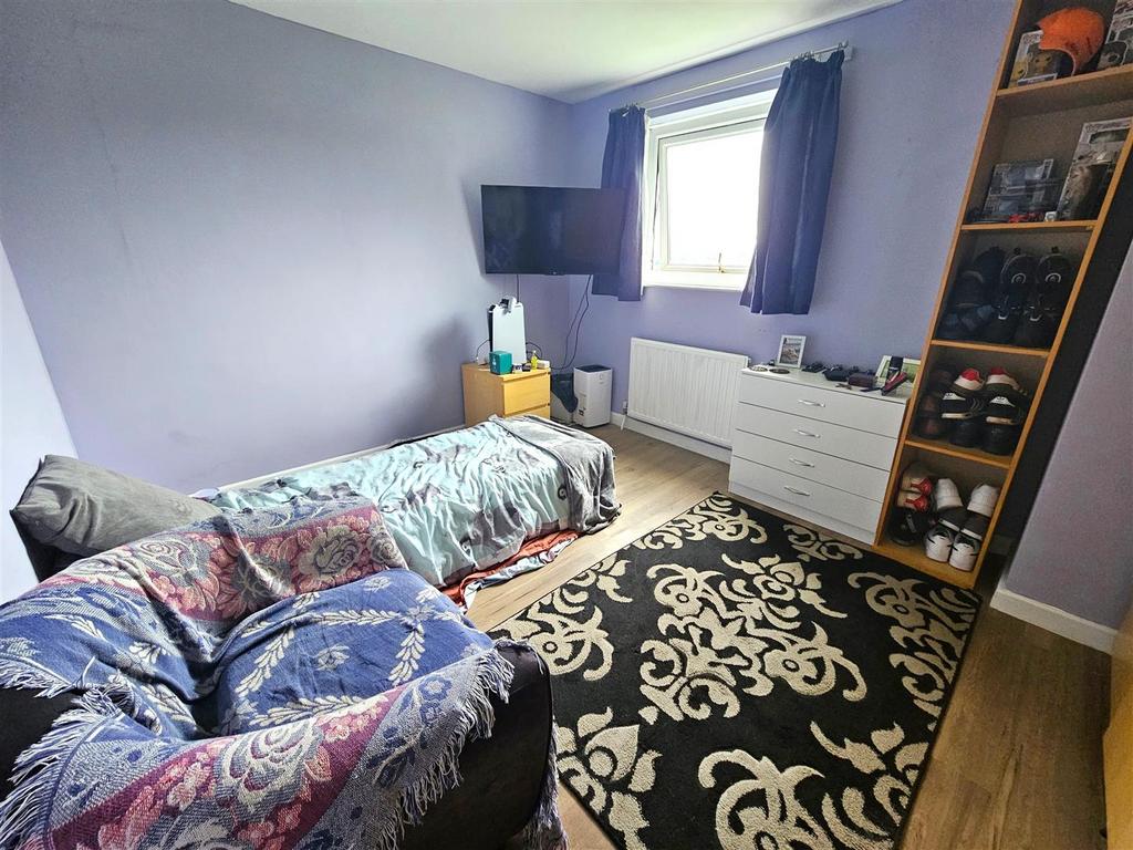 Bedroom 5.jpg