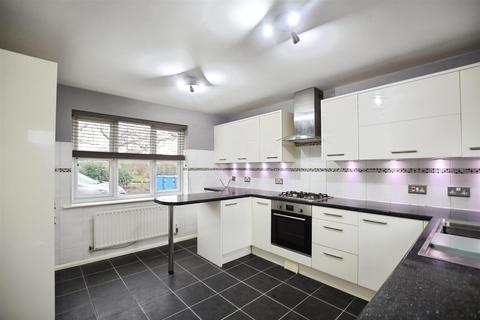 4 bedroom detached house for sale, Thistlewood Court, Bransholme, Hull
