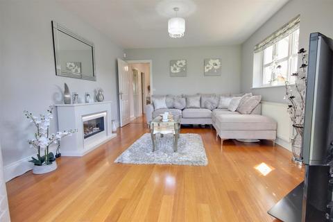 5 bedroom detached house for sale, Canada Drive, Cherry Burton, Beverley