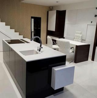 Hairdresser and barber shop to rent, 7 Lincoln Rd Peterborough PE1 2RJ