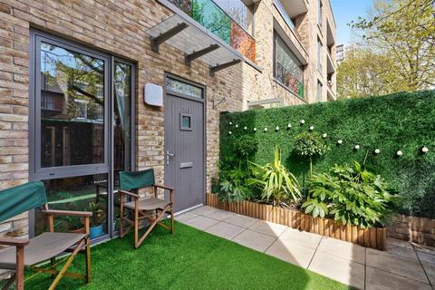 2 bedroom flat for sale, The Highway, Shadwell, London, E1W