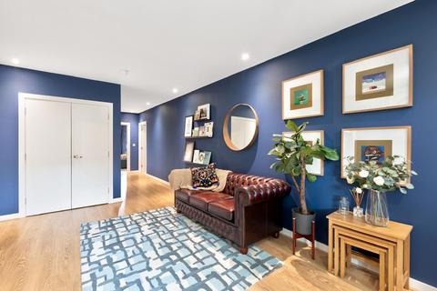 The Highway, Shadwell, London, E1W