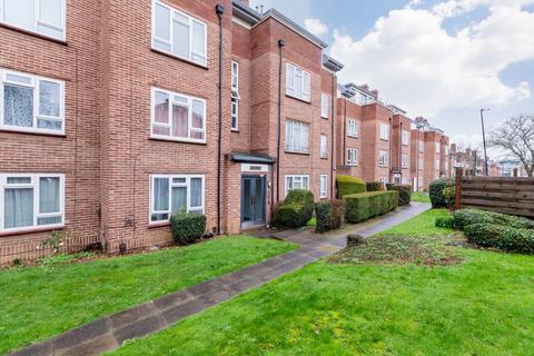 undefined, Courtlands, Maidenhead SL6