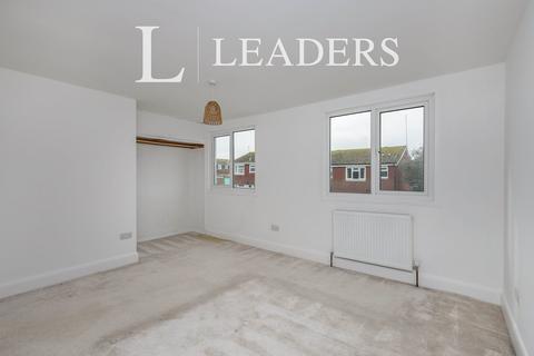 2 bedroom terraced house to rent, Hawkhurst Close, BN23