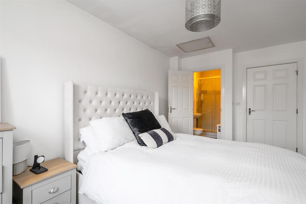 63 New Meadow Close 4.jpg