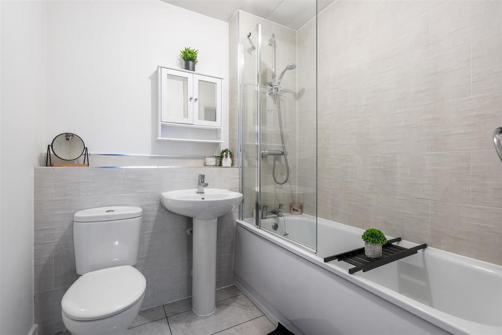 63 New Meadow Close 1.jpg