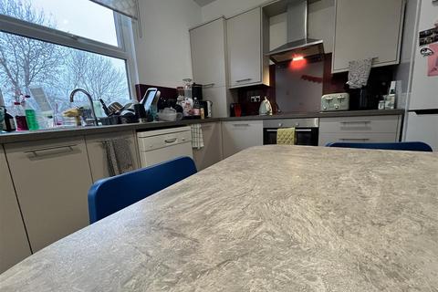 undefined, Headingley Mount, Leeds, LS6 3EL