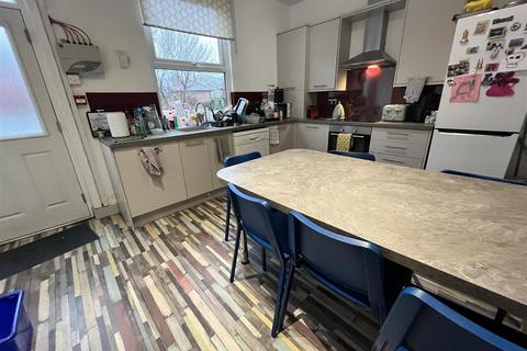 undefined, Headingley Mount, Leeds, LS6 3EL
