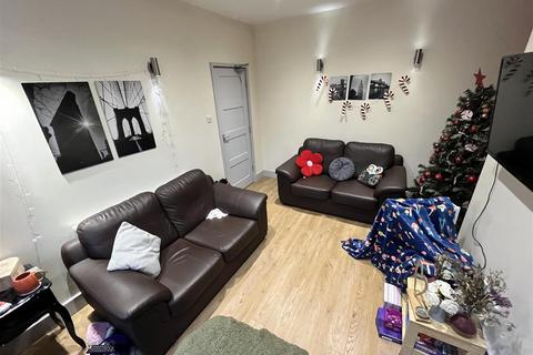 5 bedroom terraced house to rent, Headingley Mount, Leeds, LS6 3EL