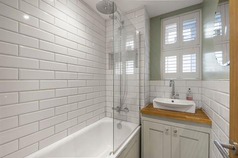 2 bedroom flat to rent, Usk Road, London, SW11