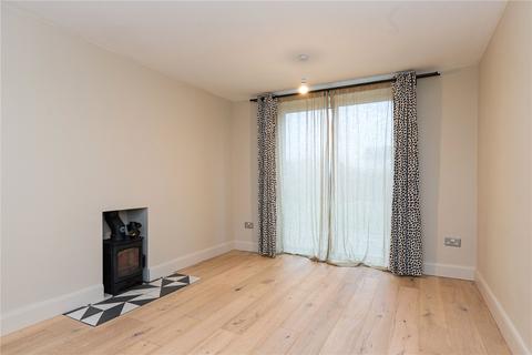 2 bedroom end of terrace house to rent, Warwick Road, Macclesfield, Cheshire, SK11