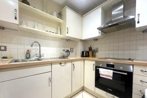 1 bedroom flat to rent, Station Approach, Woking GU22