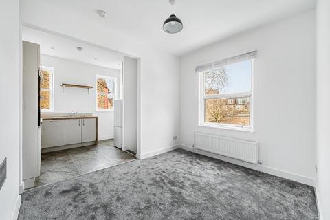 3 bedroom maisonette to rent, Southfield Road, London