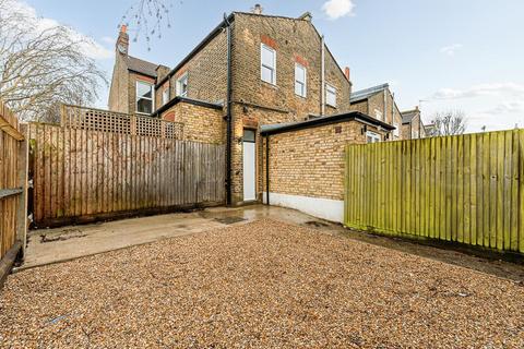 3 bedroom maisonette to rent, Southfield Road, London