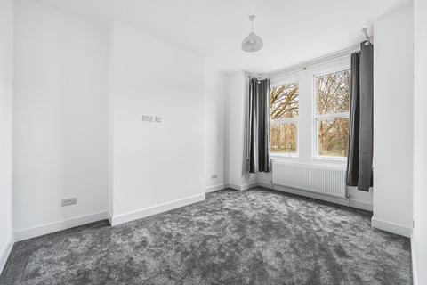 3 bedroom maisonette to rent, Southfield Road, London