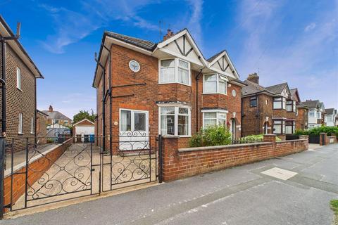 3 bedroom semi-detached house for sale, Trenton Avenue, Hull