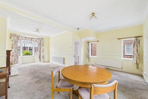 3 bedroom semi-detached house for sale, Trenton Avenue, Hull